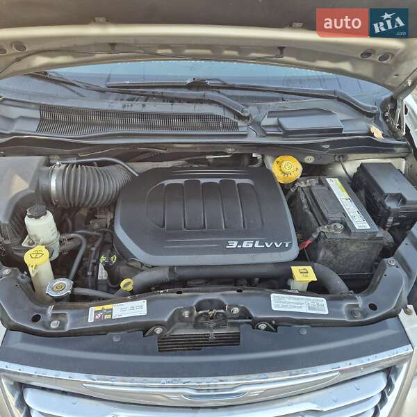 Мінівен Chrysler Town & Country 2014 в Києві фото 18 Мінівен Chrysler Town & Country 2014 в Києві