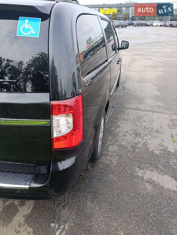 Минивэн Chrysler Town & Country 2014 в Белой Церкви