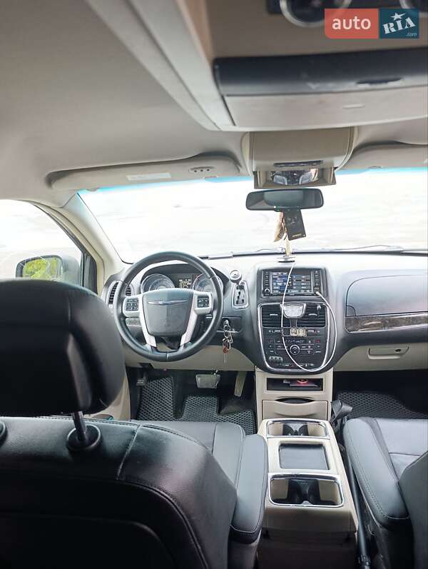 Минивэн Chrysler Town & Country 2014 в Белой Церкви