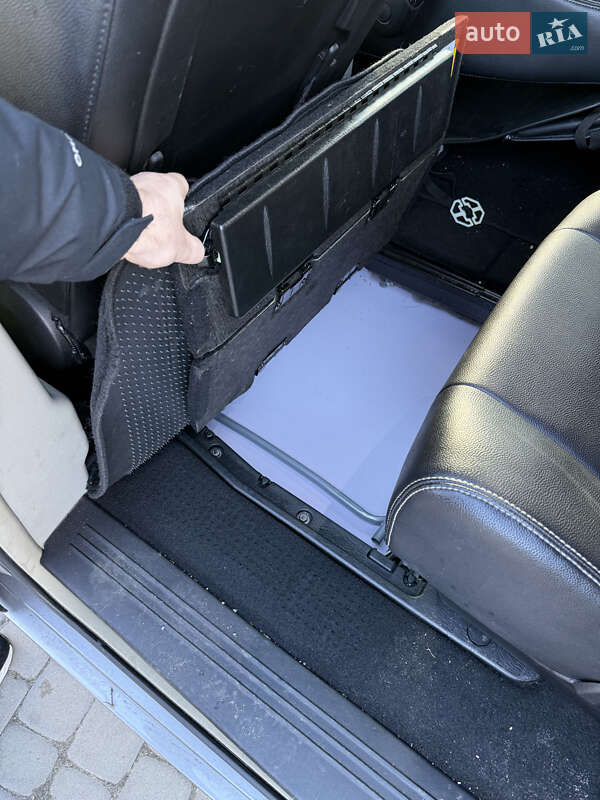 Минивэн Chrysler Town & Country 2016 в Киеве фото 30 Минивэн Chrysler Town & Country 2016 в Киеве