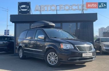 Минивэн Chrysler Town & Country 2015 в Киеве