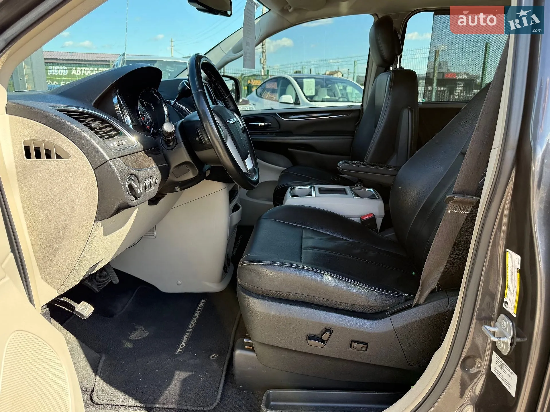 2014 Chrysler Town & Country - мініатюра 12
