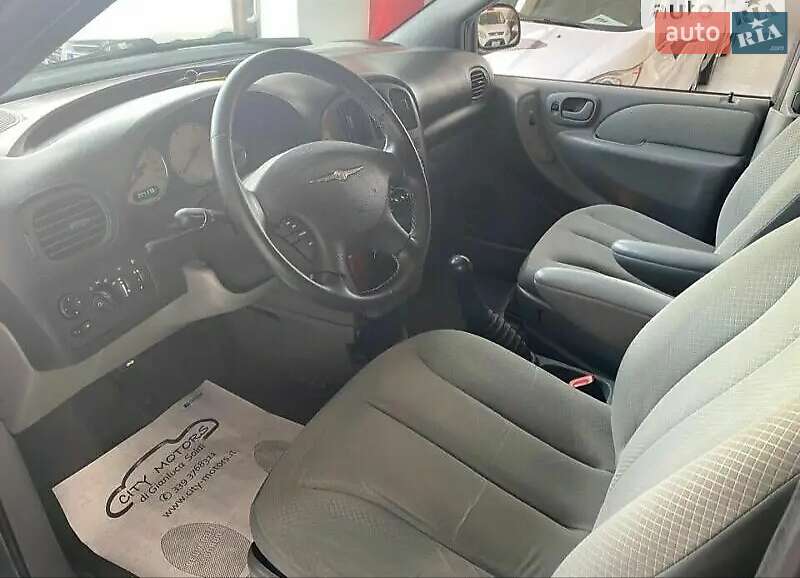 Минивэн Chrysler Voyager 2007 в Киеве