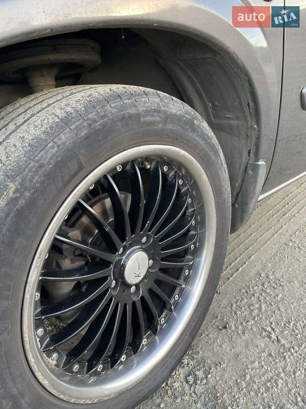 Минивэн Chrysler Voyager 2004 в Одессе
