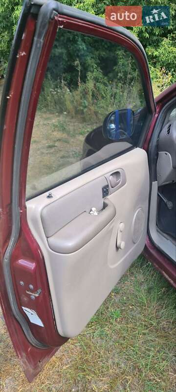 Седан Chrysler Voyager 2002 в Киеве