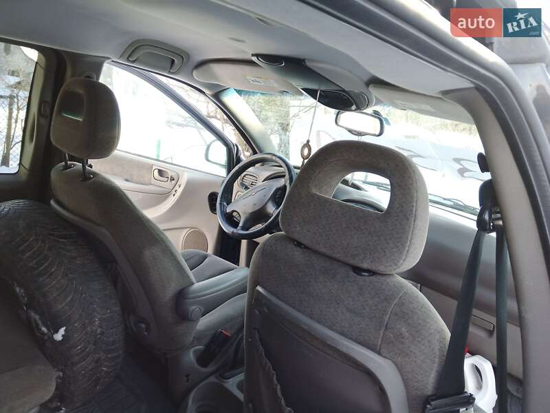 Минивэн Chrysler Voyager 2001 в Кременце