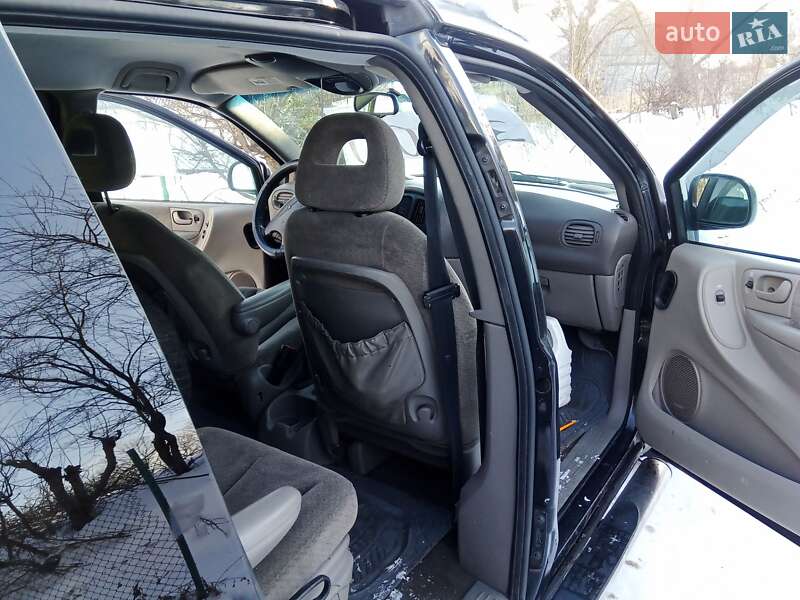 Минивэн Chrysler Voyager 2001 в Кременце