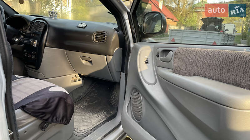 Минивэн Chrysler Voyager 2004 в Путиле фото 15 Минивэн Chrysler Voyager 2004 в Путиле