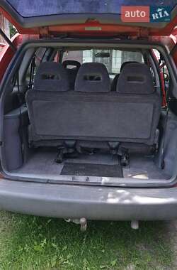Минивэн Chrysler Voyager 1999 в 