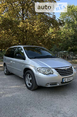 Мінівен Chrysler Voyager 2004 в Дніпрі