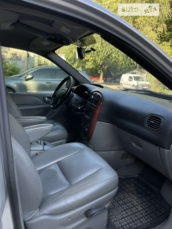 Минивэн Chrysler Voyager 2004 в Днепре