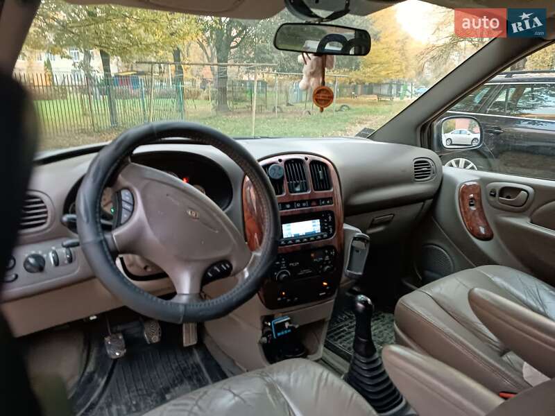 Минивэн Chrysler Voyager 2003 в Мукачево