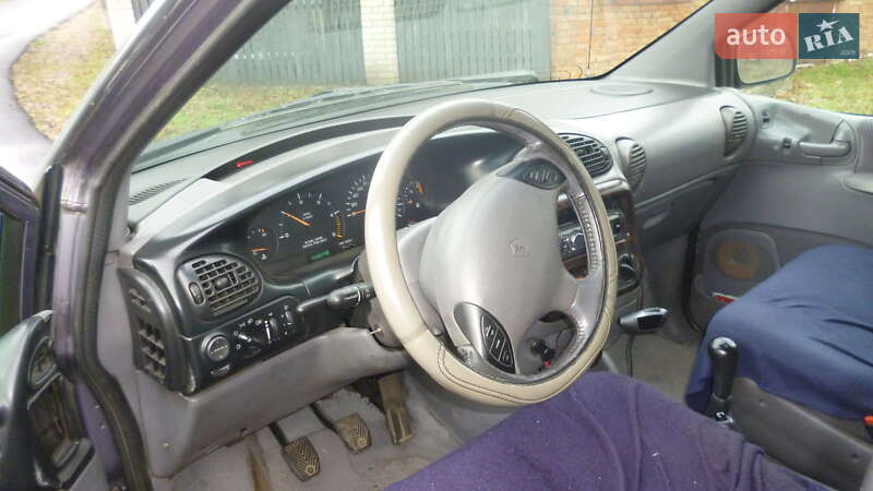Мінівен Chrysler Voyager 1996 в Києві