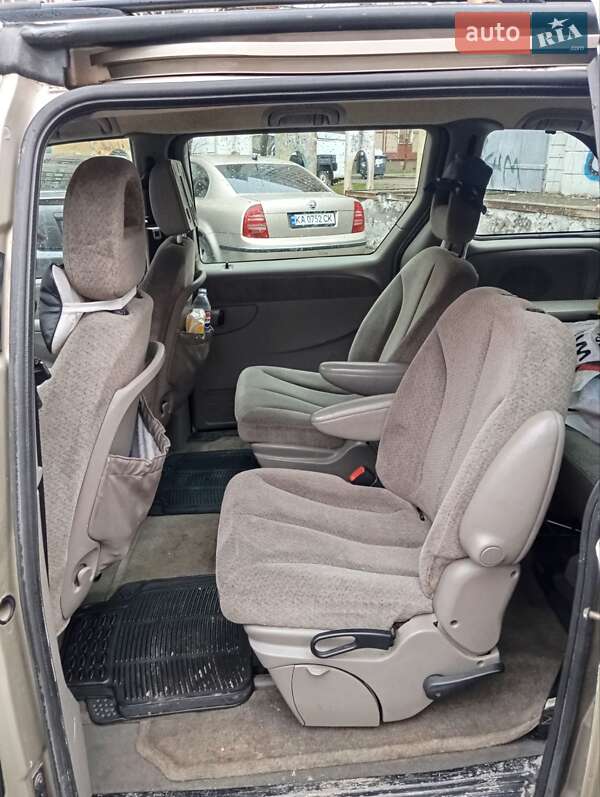Минивэн Chrysler Voyager 2002 в Киеве