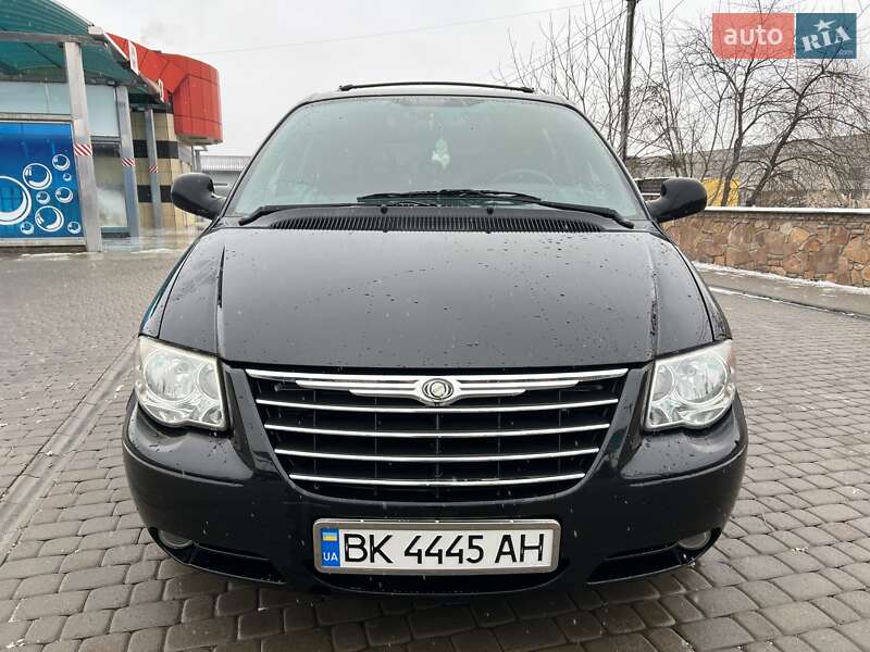 Минивэн Chrysler Voyager 2007 в Березному
