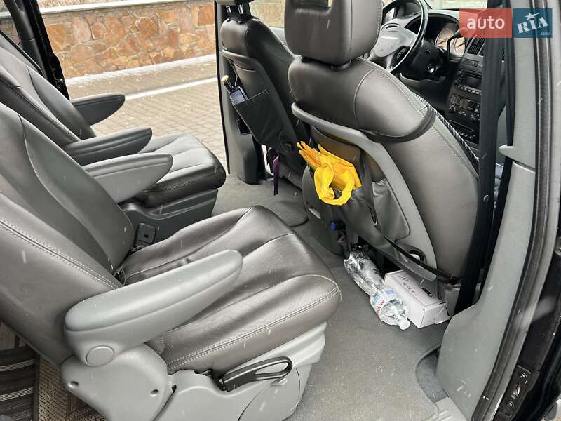 Минивэн Chrysler Voyager 2007 в Березному