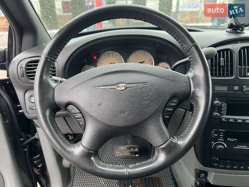Минивэн Chrysler Voyager 2007 в Березному