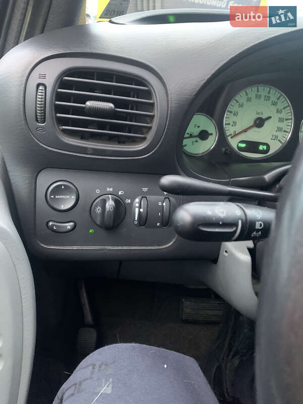 Минивэн Chrysler Voyager 2005 в Киеве