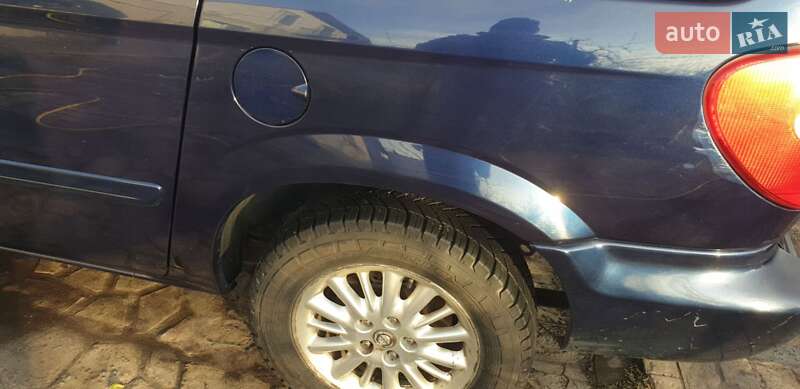 Минивэн Chrysler Voyager 2006 в Жовкве