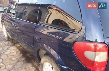 Минивэн Chrysler Voyager 2006 в 