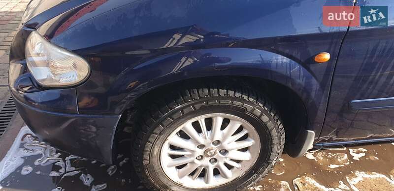 Минивэн Chrysler Voyager 2006 в Жовкве