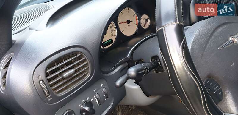 Минивэн Chrysler Voyager 2006 в Жовкве