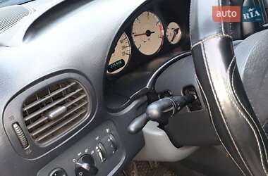 Минивэн Chrysler Voyager 2006 в 