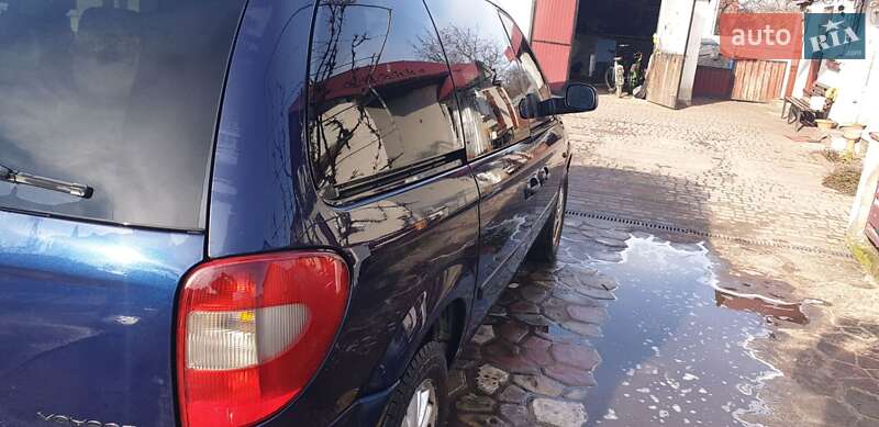 Минивэн Chrysler Voyager 2006 в Жовкве
