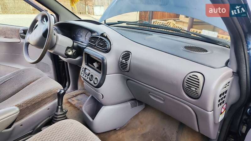 Мінівен Chrysler Voyager 2000 в Немирові