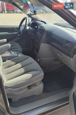 Минивэн Chrysler Voyager 2006 в 