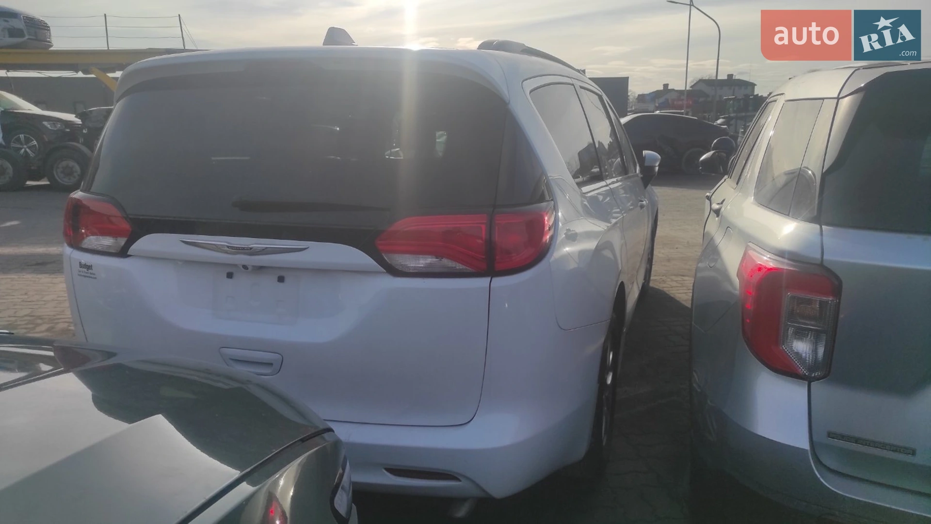 2020 Chrysler Voyager - мініатюра 3