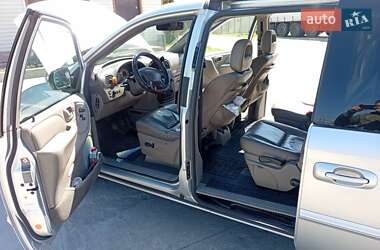 Минивэн Chrysler Voyager 2001 в 
