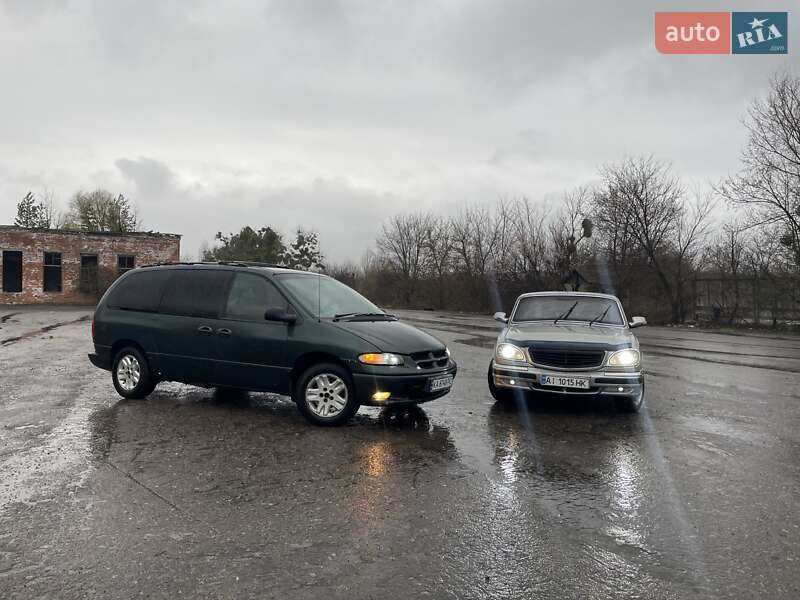 Минивэн Chrysler Voyager 1996 в 