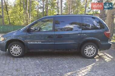 Минивэн Chrysler Voyager 2001 в 