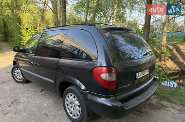 Минивэн Chrysler Voyager 2002 в 