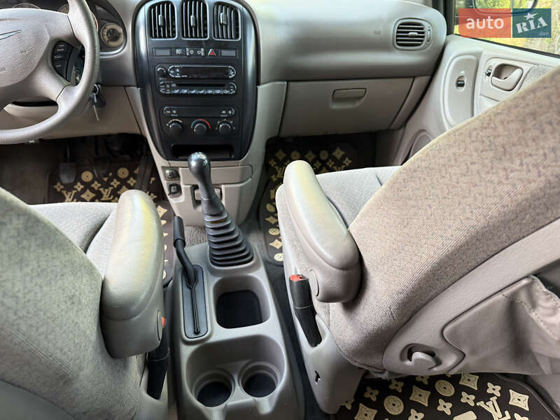 Мінівен Chrysler Voyager 2002 в Києві