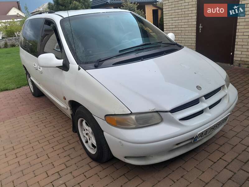 Минивэн Chrysler Voyager 2000 в Киеве