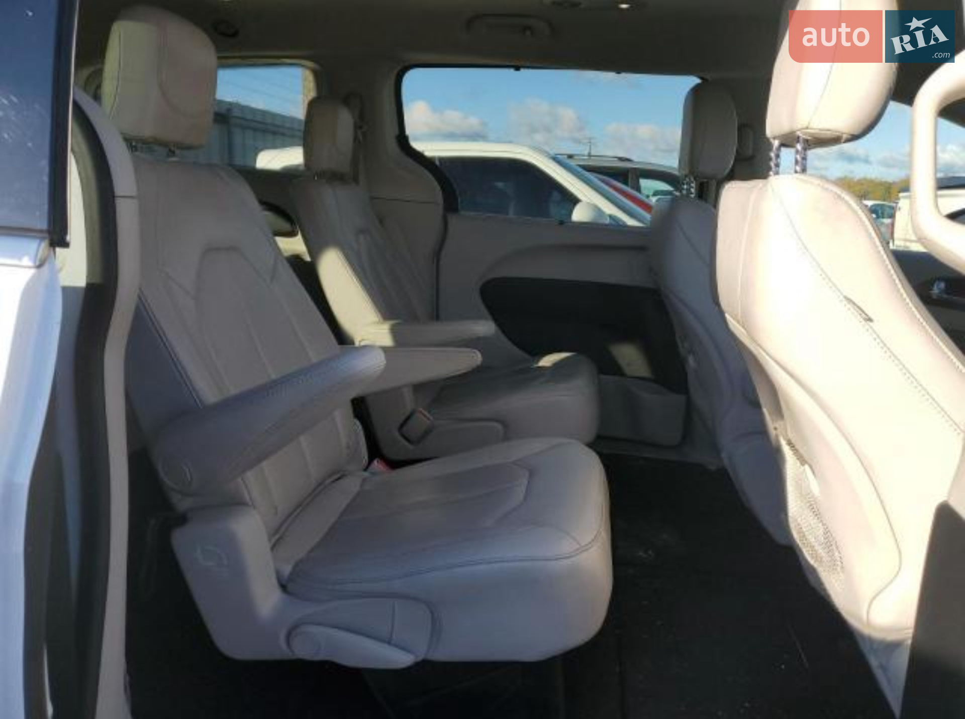 2020 Chrysler Voyager - мініатюра 7