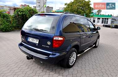 Минивэн Chrysler Voyager 2003 в 