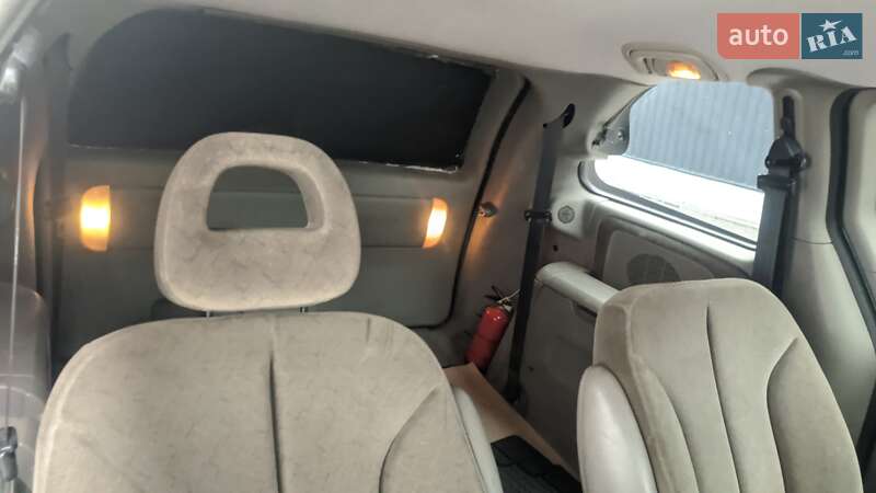 Минивэн Chrysler Voyager 2001 в 