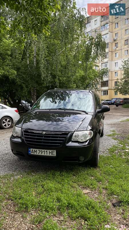 Минивэн Chrysler Voyager 2005 в 