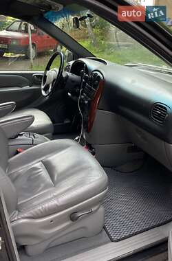 Минивэн Chrysler Voyager 2005 в 