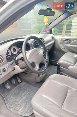 Минивэн Chrysler Voyager 2001 в 
