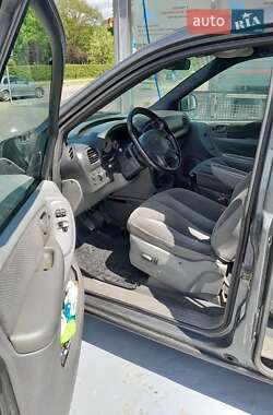 Минивэн Chrysler Voyager 2004 в 