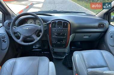 Минивэн Chrysler Voyager 2004 в 