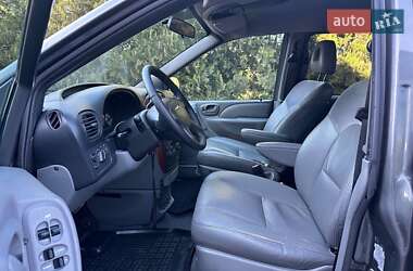 Минивэн Chrysler Voyager 2004 в 