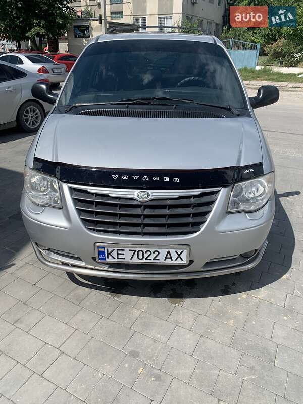 Минивэн Chrysler Voyager 2005 в 