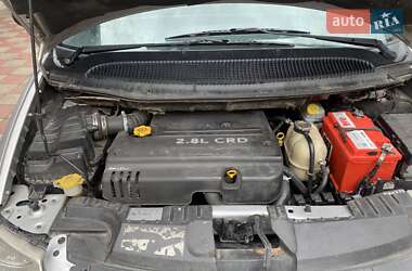 Минивэн Chrysler Voyager 2005 в 