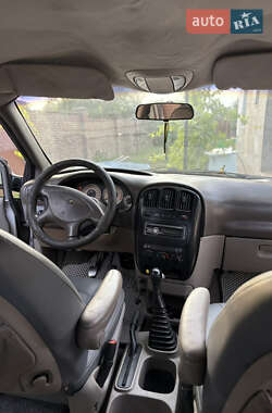 Минивэн Chrysler Voyager 2002 в 