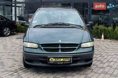 Минивэн Chrysler Voyager 1999 в 